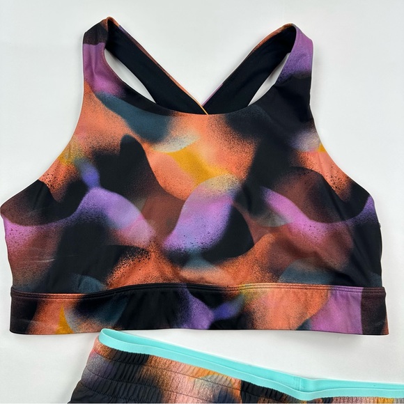 Fabletics Meltdown Crystal Wave Shorts Sports Bra Set Activewear Set Size XL - Picture 4 of 13